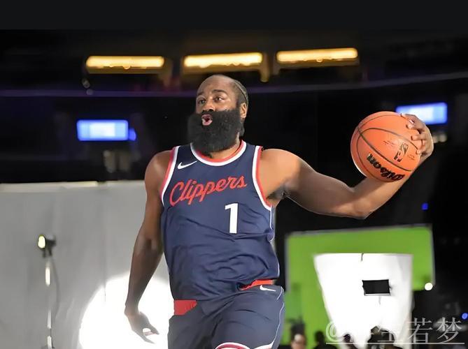 哈登斩获21+10 快船轻松击败鹈鹕