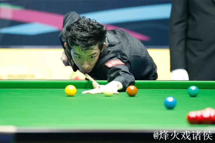 吴宜泽6-0零封霍金斯 强势挺进斯诺克国锦赛四强 吴宜泽6-0零封霍金斯 强势挺进斯诺克国锦赛四强